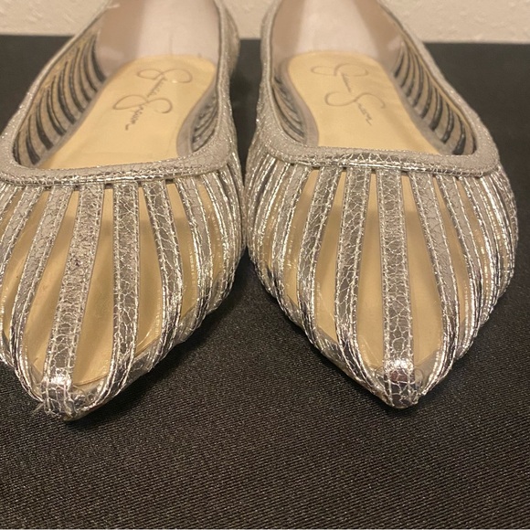 Jessica Simpson Crinah silver flats size 8.5 - Picture 2 of 6